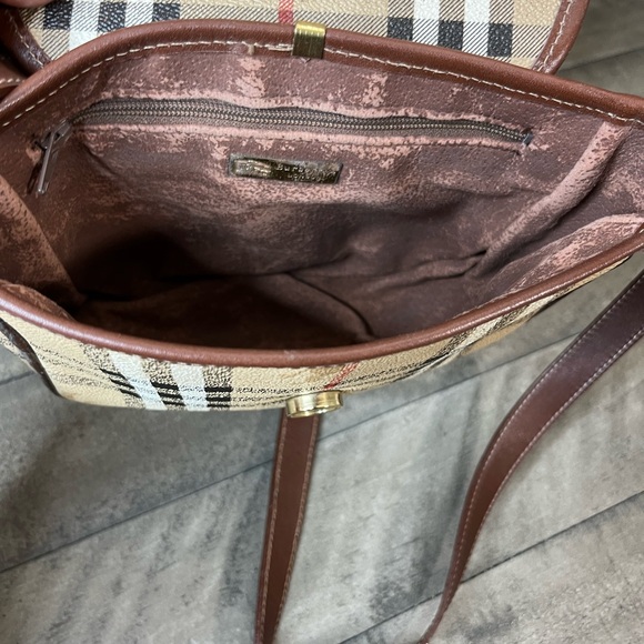 BURBERRY’S Vintage Check Crossbody - Picture 4 of 6